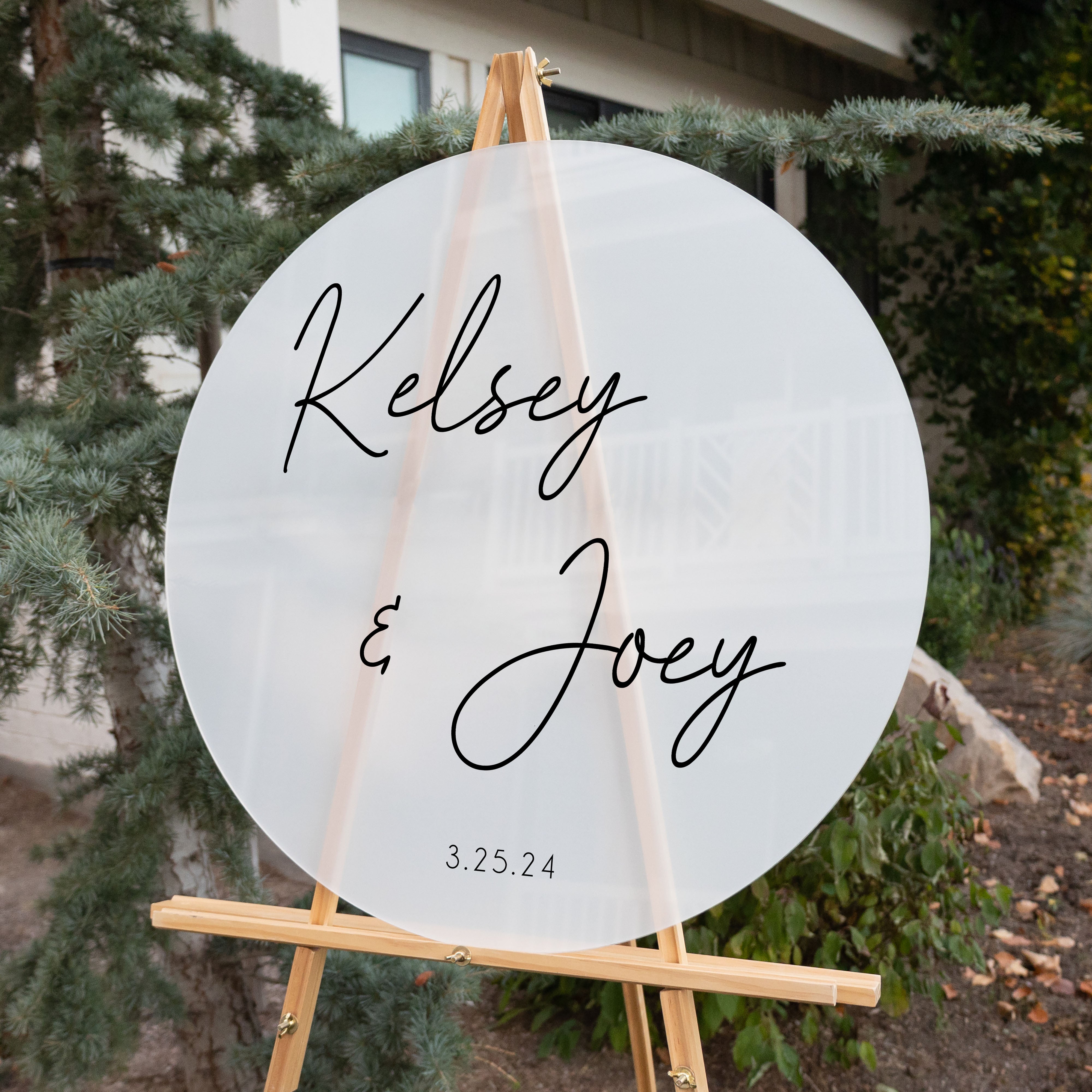 Frosted Acrylic Wedding Sign | Round Daisy