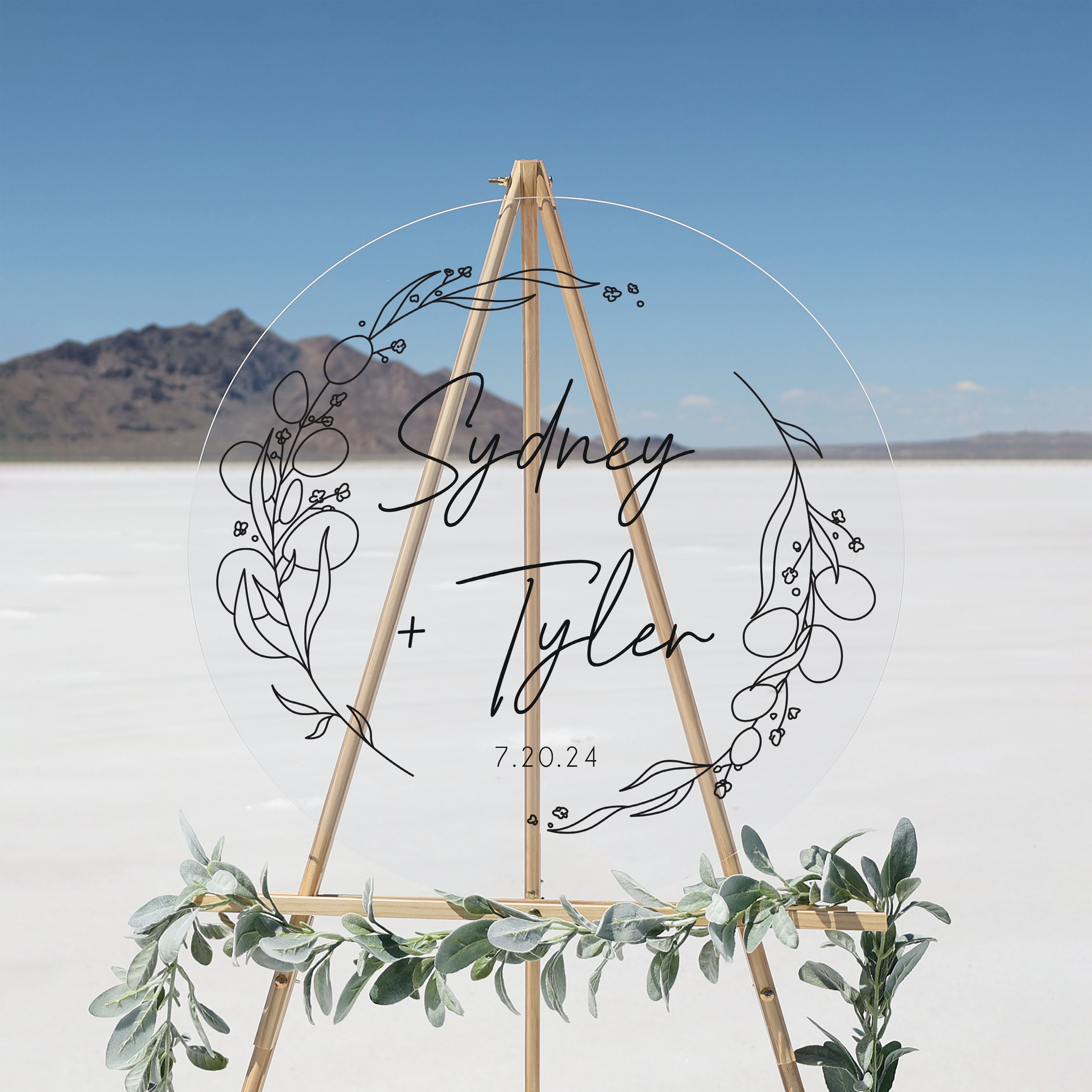 Clear Acrylic Botanical Wedding Sign | Round Daisy